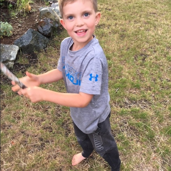 6/7y (Youth XS) Under Armour Heatgear Shirt - Picture 2 of 8